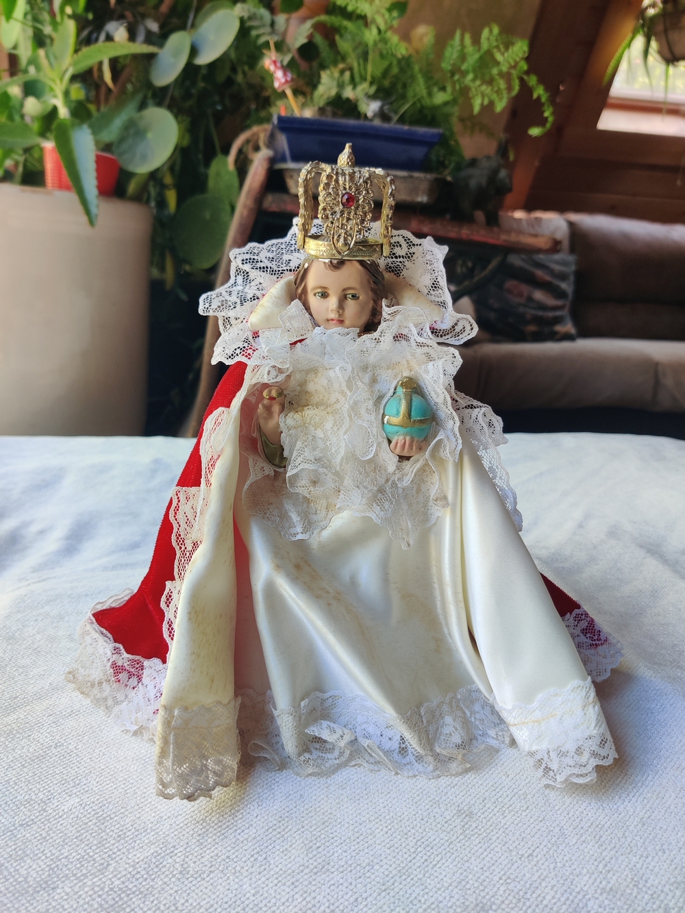 1966 Jesus Infant of Prague Columbia Statuary Italy 9" Religious Chalkware